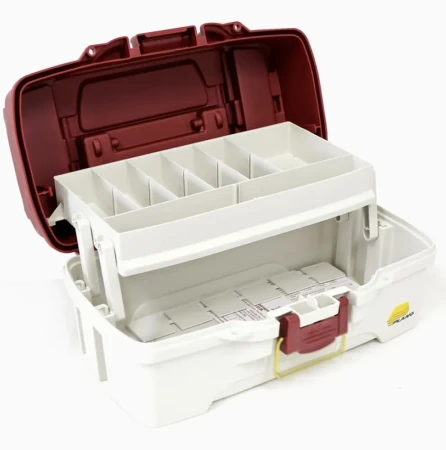 Ящик Plano 6201 с одноуровневой системой хранения приманок и двумя боковыми отсеками на крышке