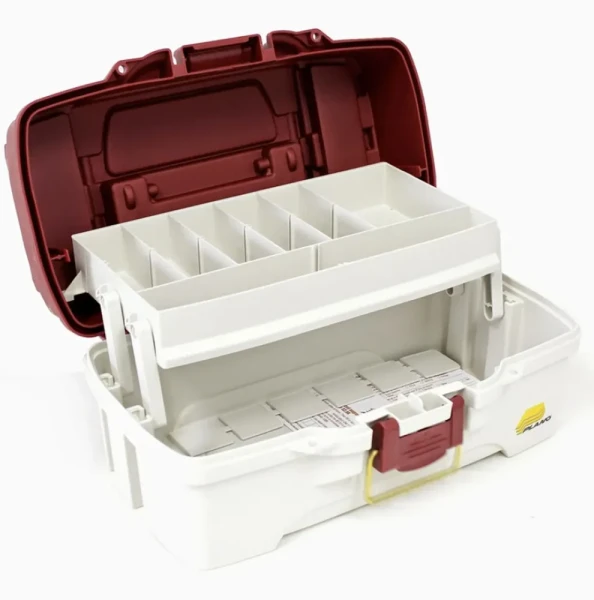 Ящик Plano 6201 с одноуровневой системой хранения приманок и двумя боковыми отсеками на крышке