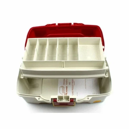 Ящик Plano 6201 с одноуровневой системой хранения приманок и двумя боковыми отсеками на крышке